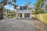 Chef-Ready Kitchen and Cozy Carriage House - Stunning Boho Retreat