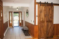 Tranquil Escape - Nature Retreat Creekfront with Hot Tub