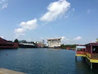 2-Bedroom Cottage, One Block to Beach! Free WIFI, Free Parking