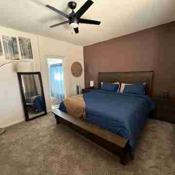 Family Retreat: 3 Kings, Hot Tub, Pets Welcome! Rooms