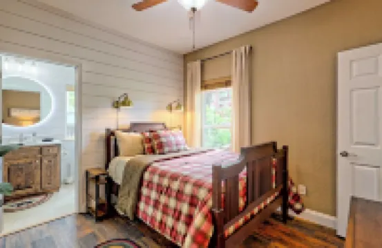 Spacious Cabin, Hot tub, View, Games, Bunk