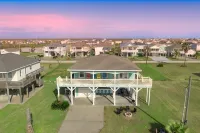 Beach Oasis: Hot Tub, Outdoor Movies, Ping Pong, Putt-Putt, Steps to Sea