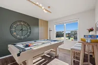 New! Family-Friendly Home with Pool Table, King Beds