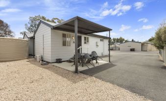 Costello Hotels - Moonta Bay Cabins