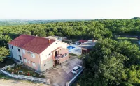 Apartment in Slivnica with Private Pool