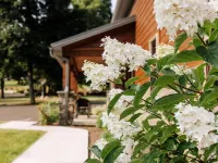 Sojourner's Lodge & Log Cabin Suites Hotels in Holmes County