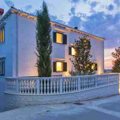 Villa Touran Hotel Exterior