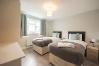Headley House Hotels near Kids-N-Action