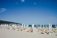 Seaside Garden Apartment with 2 Bedrooms for up to 5 Guests
