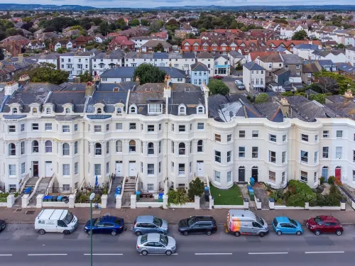 Seafront Apartment Private Garden & Free Parking Các khách sạn ở Littlehampton