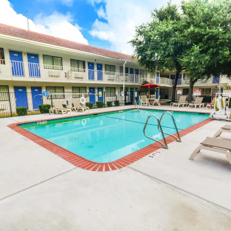 Motel 6 Huntsville, TX