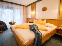 Haller's Posthotel Hotels near Soellereckbahn