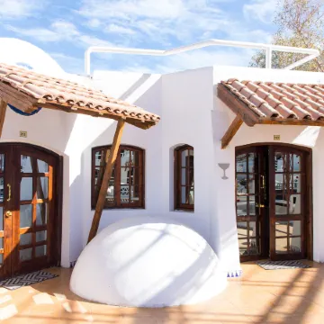 Sanafir Hotel - El Pacha Suites Отели рядом с достопримечательностью «Залив Наама»