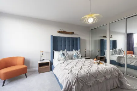 Elliot Oliver - Stunning Three Bedroom Penthouse with Large Terrace & Parking