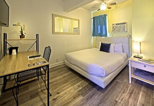 5. 디 인 앳 팜스..