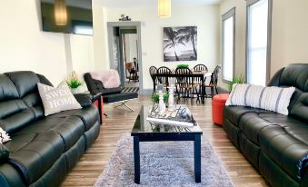 The Blackjack Duplex - Private Yard & Parking, Near Falls & Casino by Niagara Hospitality