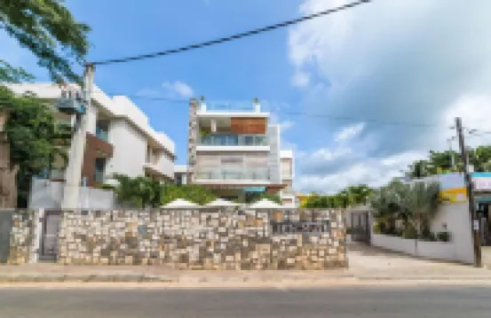 モダン 2 ベッド スリープス 4 ウィズ バルコニー のホテル