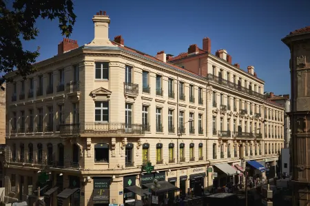 Hotel de Cambis, BW Premier Collection Отели рядом с достопримечательностью «Mairie d'Avignon»