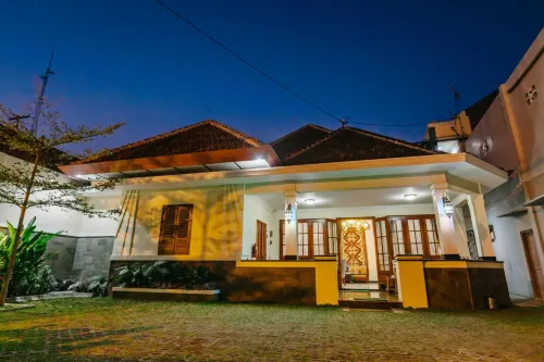 Musafir Guest House Syariah - Pensions