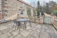 Host & Stay - Sleepers @ No.8 Hotels in Pickering