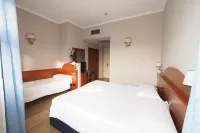 Hotel Laura - Balcony