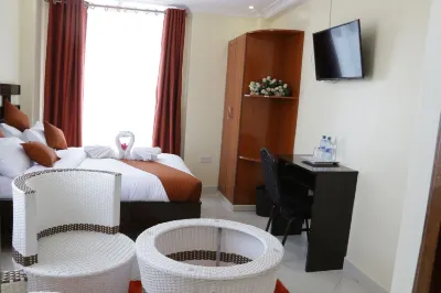Claire de Lune Moonlight Hotel Các khách sạn gần Egerton Castle