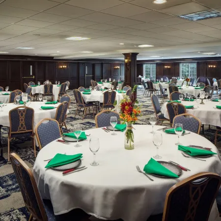 Irish Cottage Inn & Suites