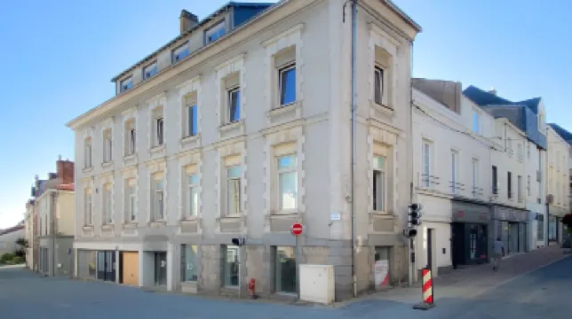 Corner-Set Cholet Centre Hotels in 