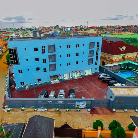 Romeneo Grand Royal Hotel