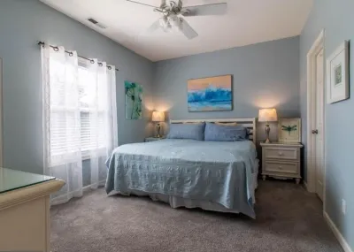 Beach condo- top floor, dog friendly, pool. 2 bed, 2 bath, pull out couch.