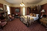 Iron Amethyst Inn   Boutique Hotel Hotels in Mazomanie