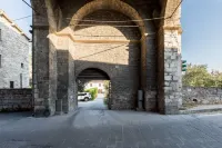 GuestHost - Borgo Santa Lucia Apartment with Private Parking & Garden
