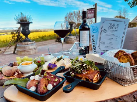 Sydkustens at Tullnäs Vingård