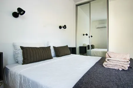 Phaedrus Living: Seaside Modern Flat Lighthouse 63 Отели в г. Пафос