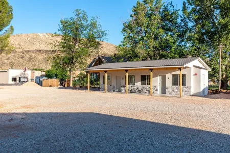 Hurricane Hideaway Lodging