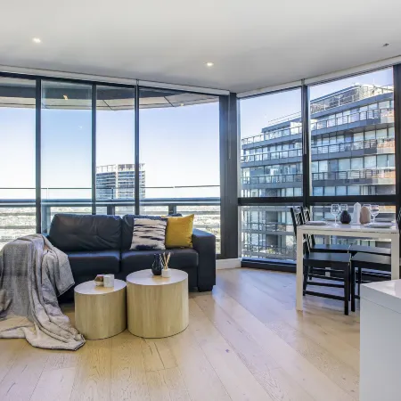Docklands High Level 1 Bedroom Apartment with Pool by KozyGuru