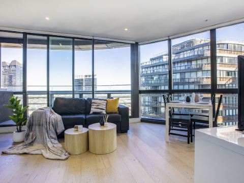 Docklands High Level 1 Bedroom Apartment with Pool by KozyGuru