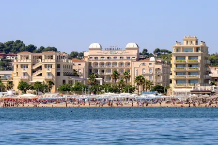 Hotel Corallo Отели рядом с достопримечательностью «Мизано Марко Симончелли»