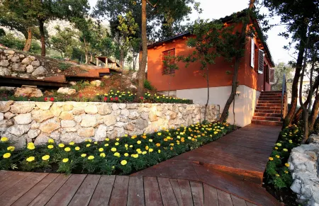 Harmonia Bungalows & Pool