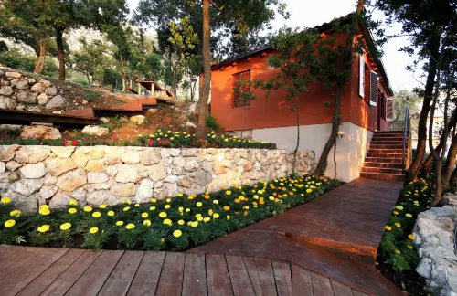 Harmonia Bungalows & Pool Hotels in Petrovac