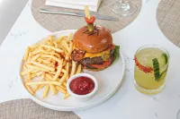 MB Hotel, Trademark Collection by Wyndham - sarapan