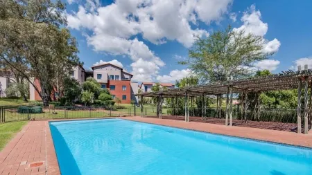 JoziStay @ Jackal Creek Apartments Отели в г. Рудепурт