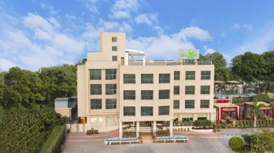 Lemon Tree Hotel Baddi Hotels in Baddi