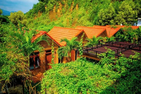 Phong Nha Hillside View Bungalow Отели в г. Son Trach