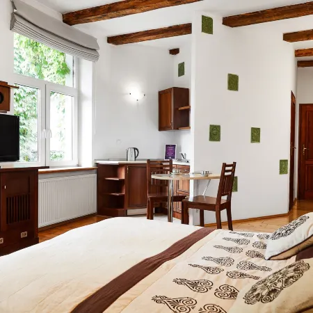 Krakow for You Main Square Apartments Отели рядом с достопримечательностью «Базилика Святой Троицы»