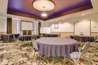 La Quinta Inn & Suites by Wyndham Denver Gateway Park