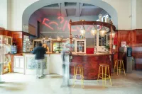 Three Little Pigs Hostel - Your Berlin Castle - Hostales