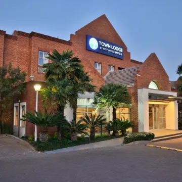 Town Lodge Menlo Park Отели рядом с достопримечательностью «Посольство Кении»