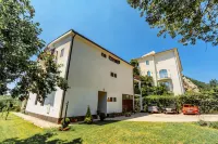 Apartments Viktorija Hotels in Canj