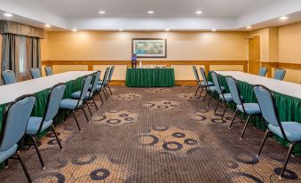 Holiday Inn Express & Suites Canton